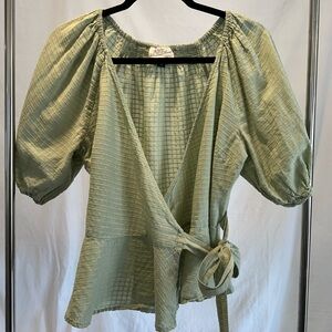Universal Threads Women’s Cotton Green Wrap Top size Medium